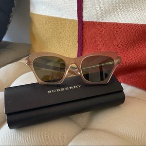 ✨ Burberry Sunglasses - Cat eye - like new!